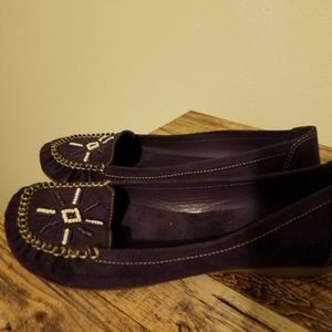 Purple mocassins with beautiful beeds, very comfortable.
